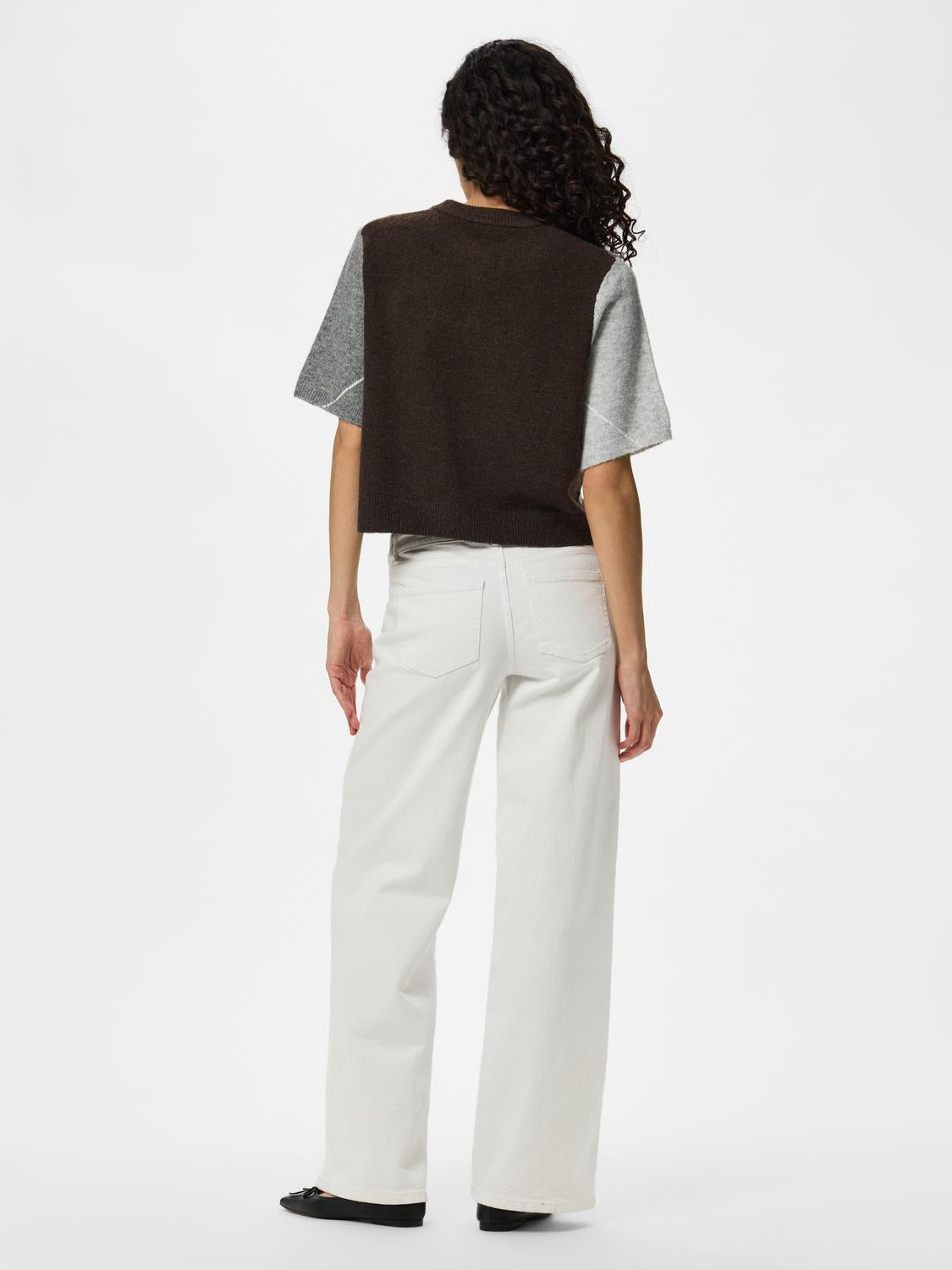 model_shot-back